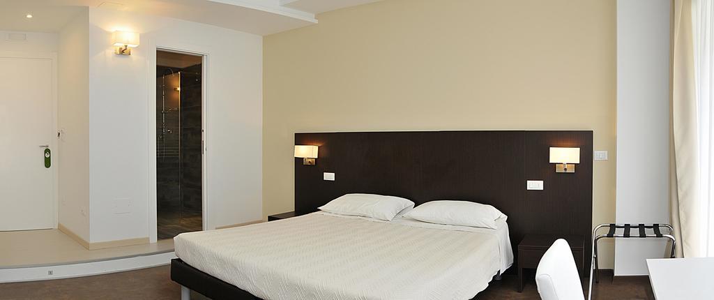 ペスカーラ Le Stanze Sul Corso Bed & Breakfast エクステリア 写真